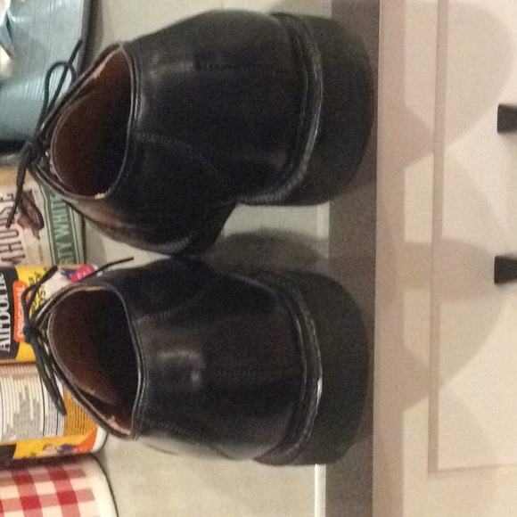 Selling Allen Edmonds split toe oxfords in black. main image 4